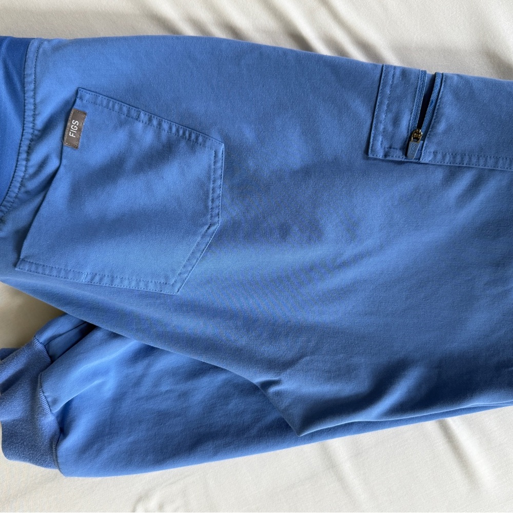 Women’s FIGS scrub pants